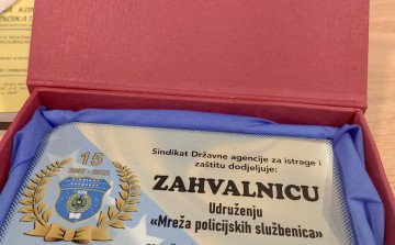 Sindikat SIPA-e dodijelio je Udruženju "Mreža policijskih službenica" Zahvalnicu za prijateljstvo i uspje&scaron;nu saradnju